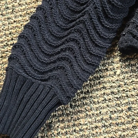 Zara Black Textured Wave Knit Cropped Turtleneck Sweater - Picture 2 of 5